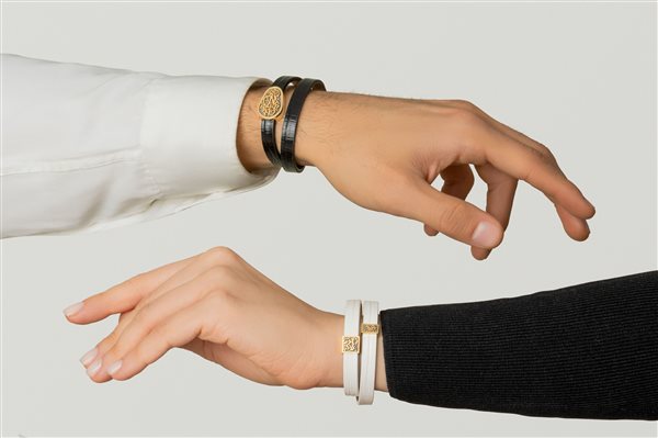 دستبند طلا را به کدام دست ببندیم؟