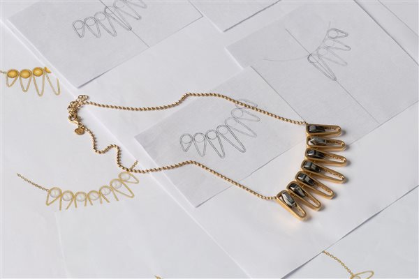 تفاوت گردنبند طلا و آویز طلا چیست؟