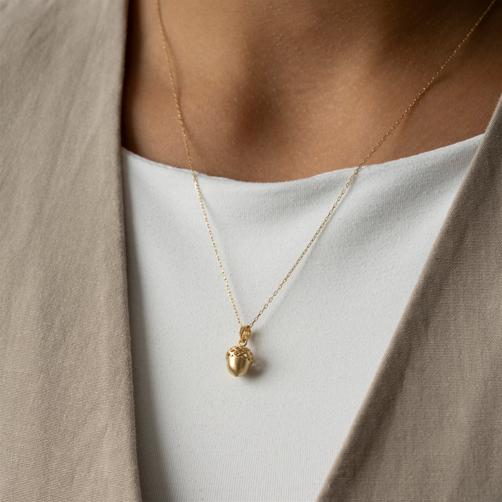 آویز طلا زنانه بلوط