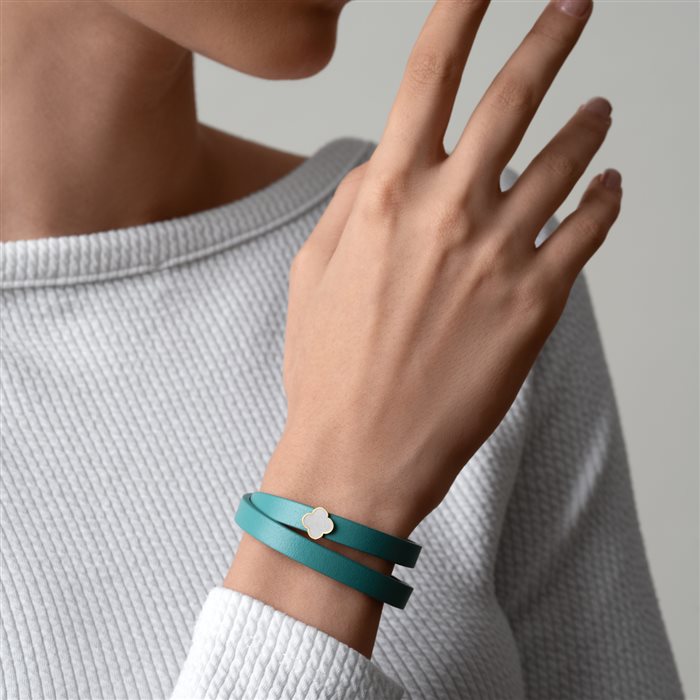 دستبند چرم و طلا ونکلیف سفید