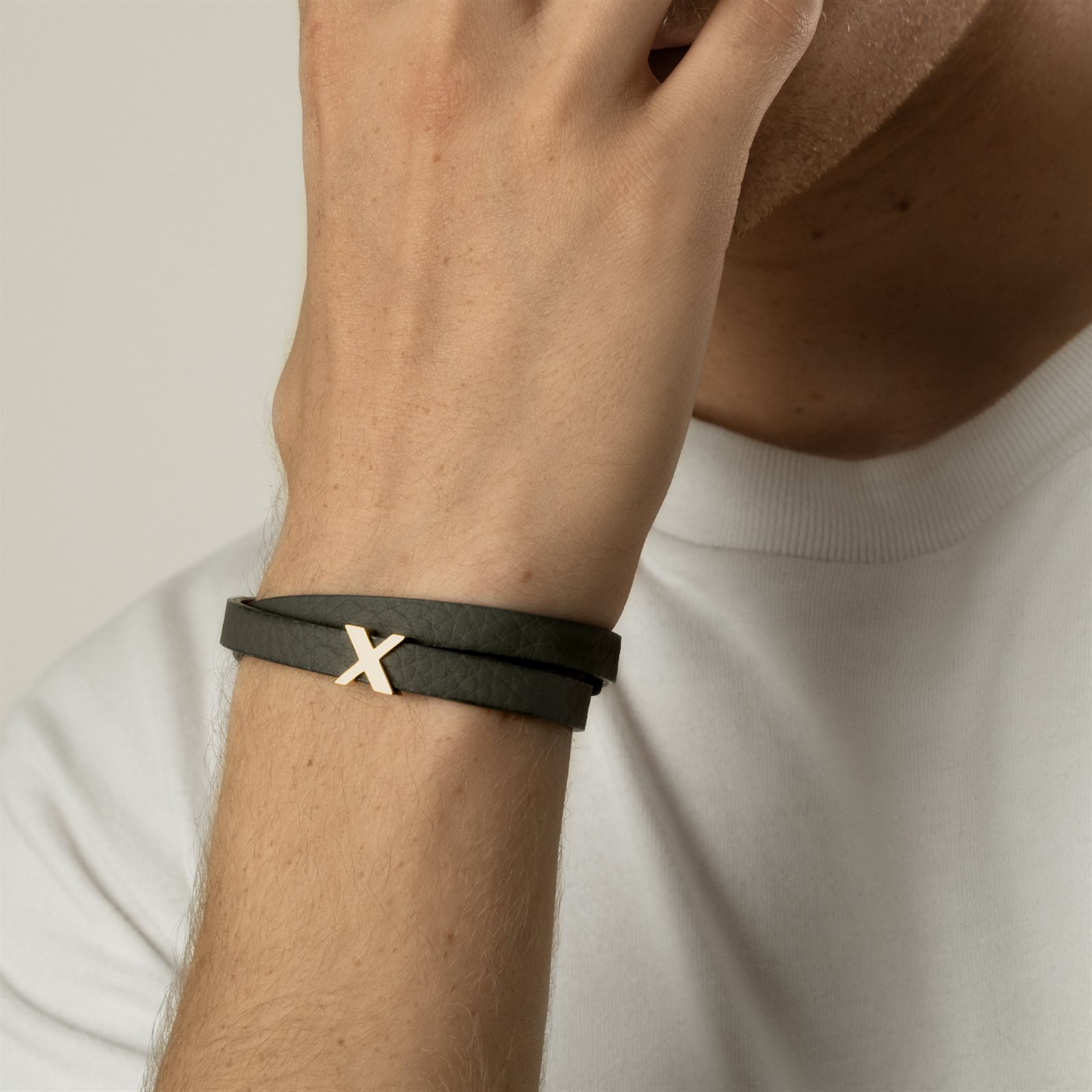 دستبند چرم و طلا حرف X دستبند چرم و طلا حرف X