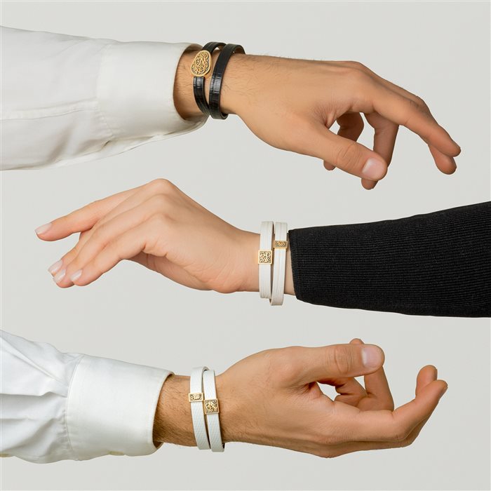 دستبند چرم و طلا زر و خط هیچ مربع