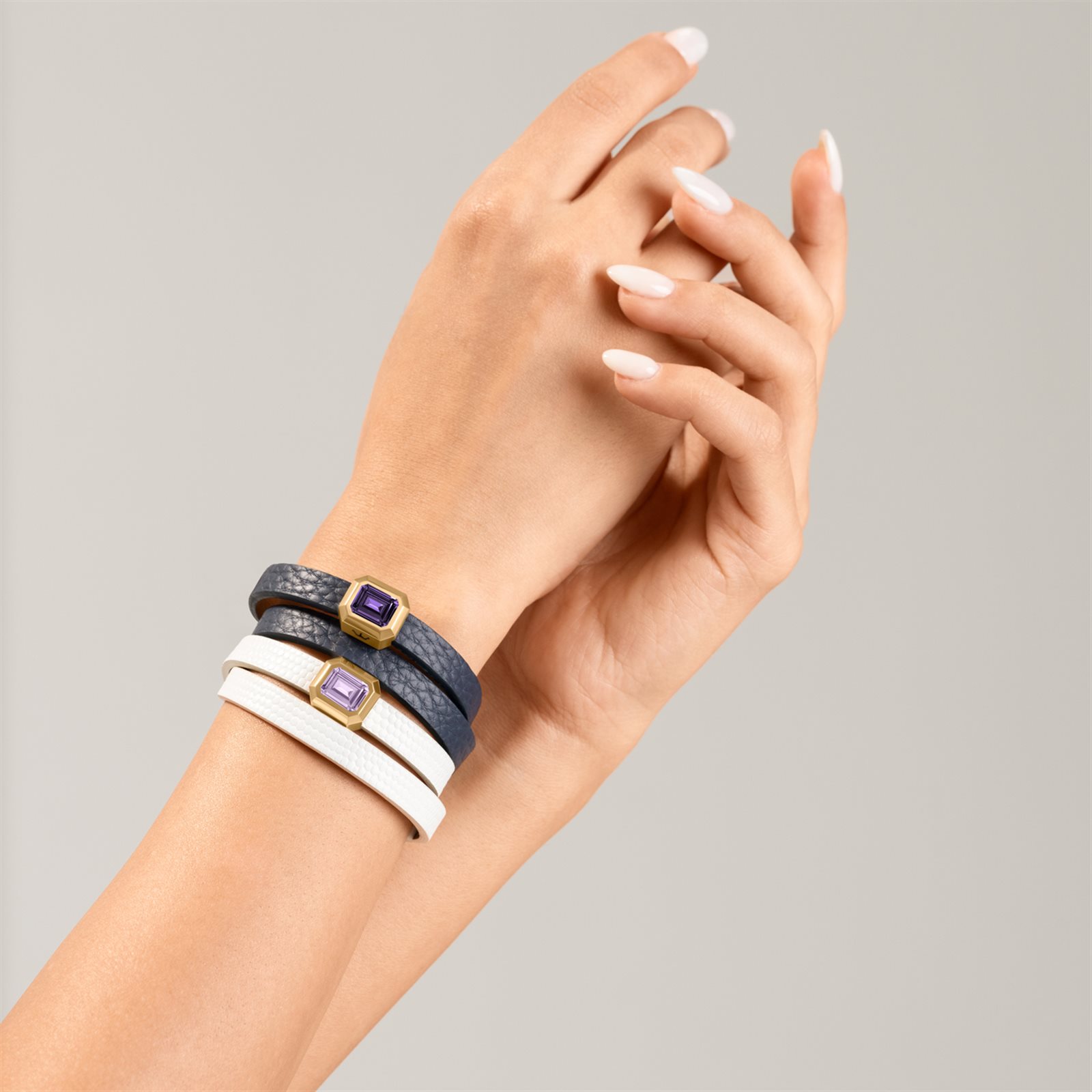 دستبند چرم و طلا زنانه رقصان بوچا