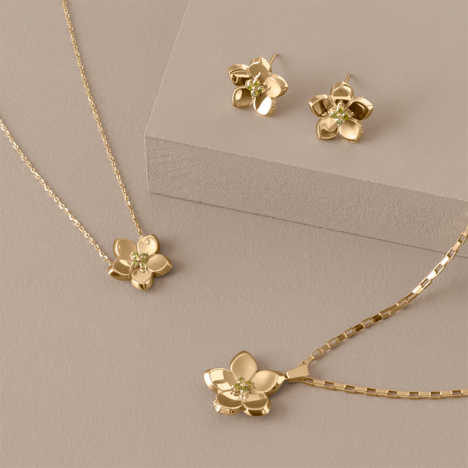 گردنبند طلا زنانه شکوفه گردنبند طلا زنانه شکوفه