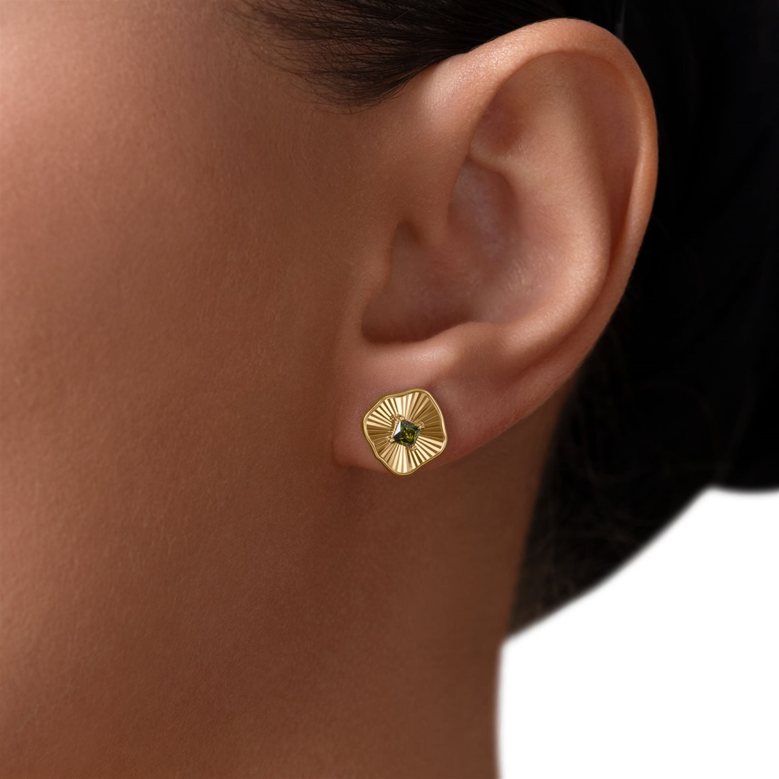 گوشواره طلا زنانه نورا مربع گوشواره طلا زنانه نورا مربع