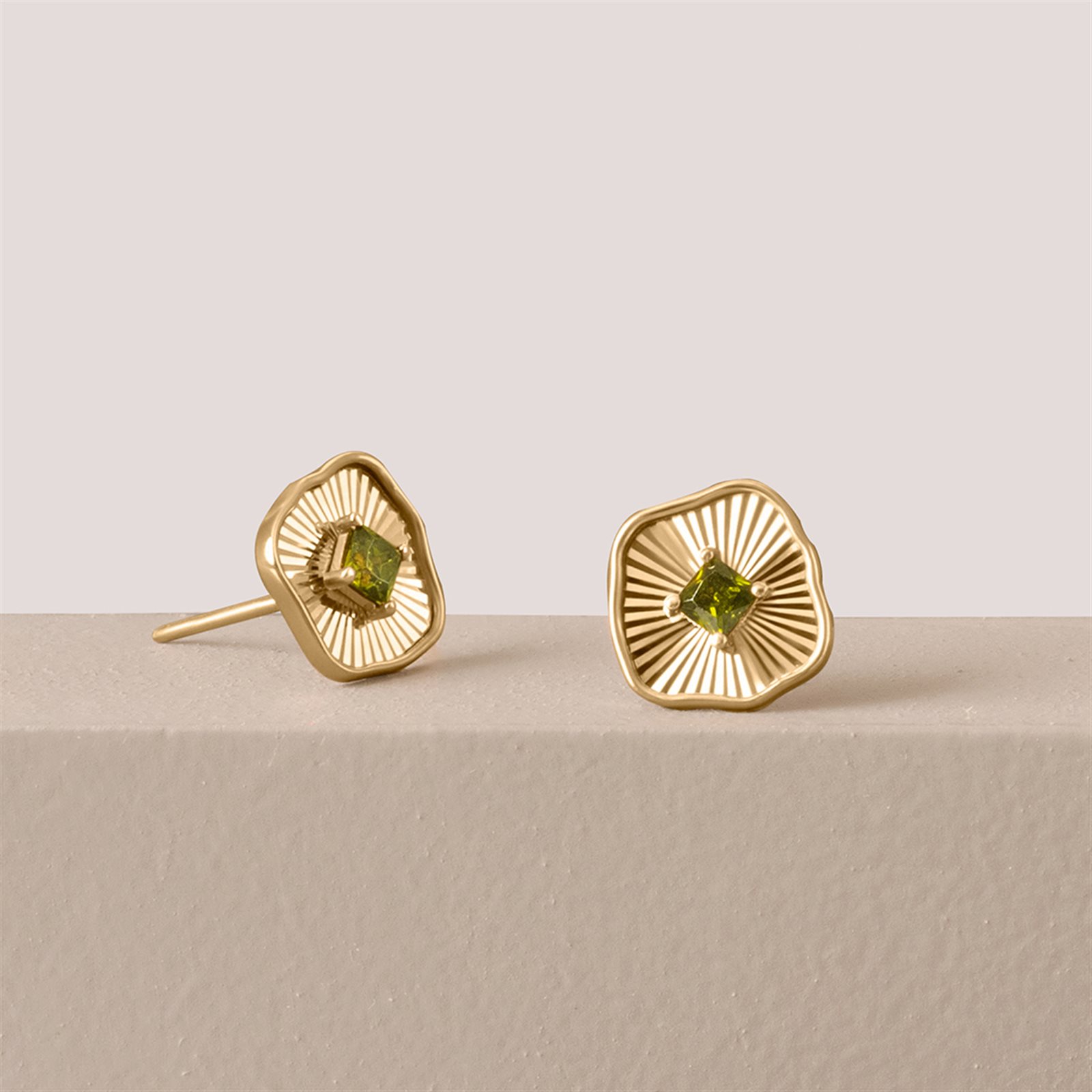 گوشواره طلا زنانه نورا مربع