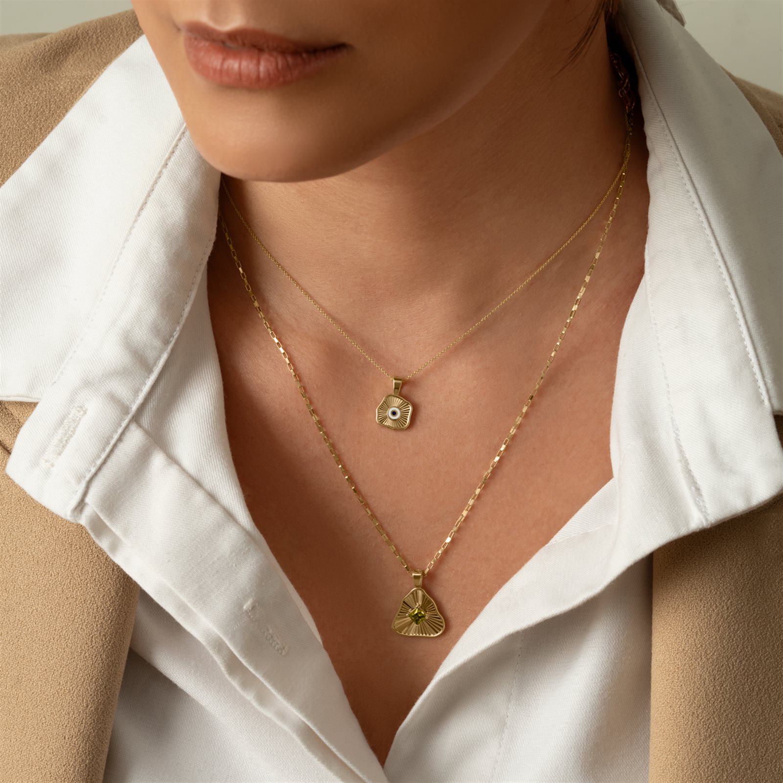 آویز طلا زنانه نورا چشم نظر مربع کوچک