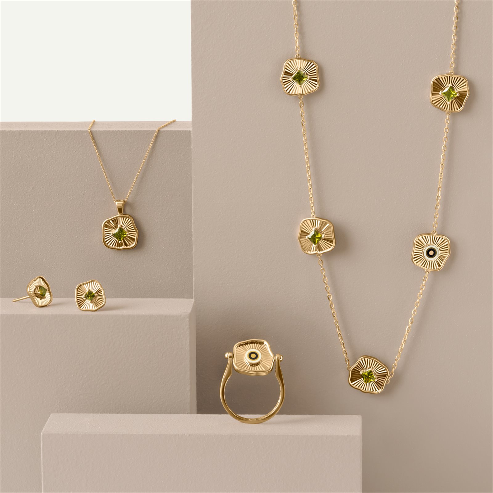 گردنبند طلا زنانه نورا مربع بزرگ گردنبند طلا زنانه نورا مربع بزرگ