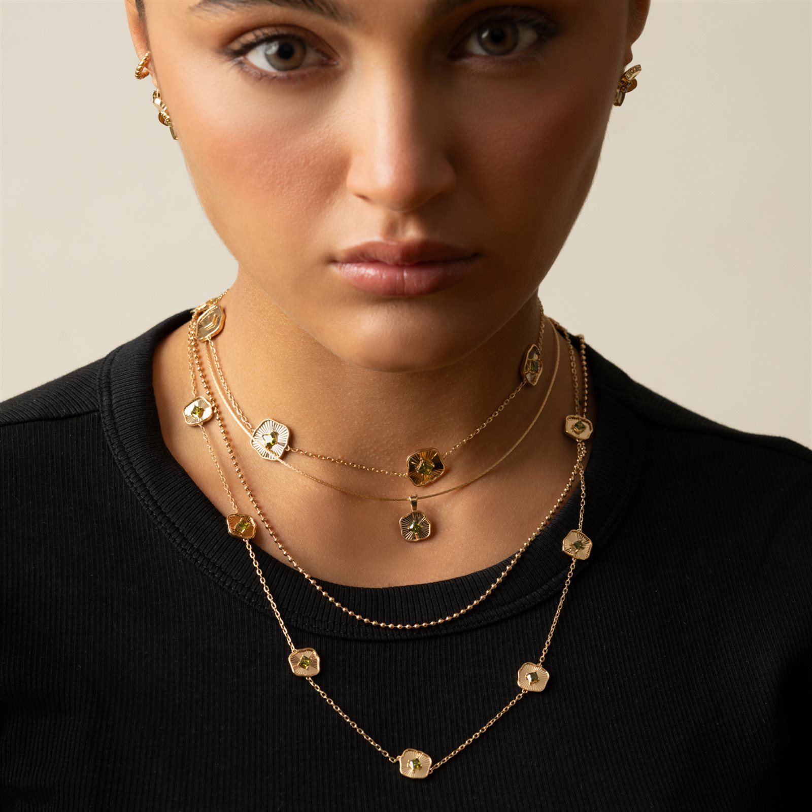 گردنبند طلا زنانه نورا مربع کوچک گردنبند طلا زنانه نورا مربع کوچک