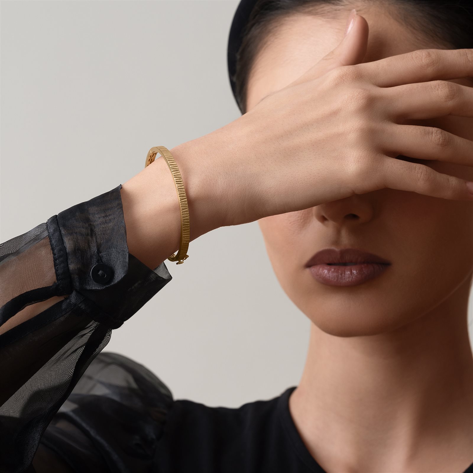بنگل طلا زنانه رَدّ بنگل طلا زنانه رَدّ